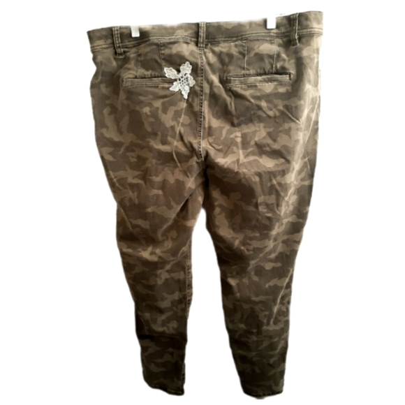 *Lane Bryant Camo Skinny Jeans - Picture 2 of 3